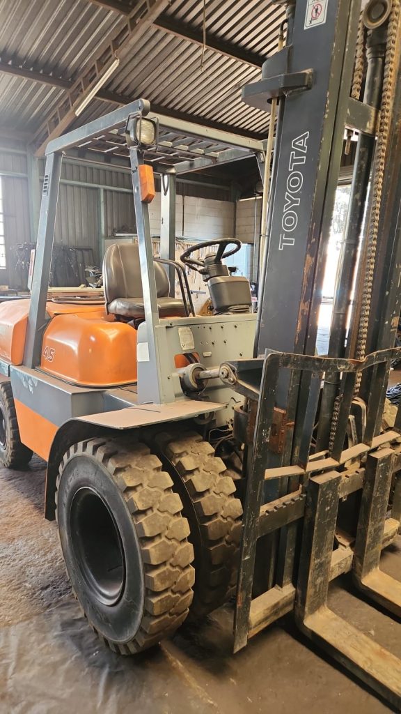 Toyota forklift mast detail at Rhino Industrial Forklifts Toyota forklift tire and forks close-up at Rhino Industrial Forkliftsworkshop